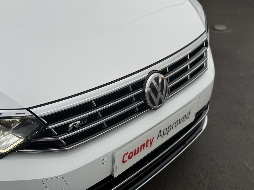 Volkswagen Passat Hybrid #8