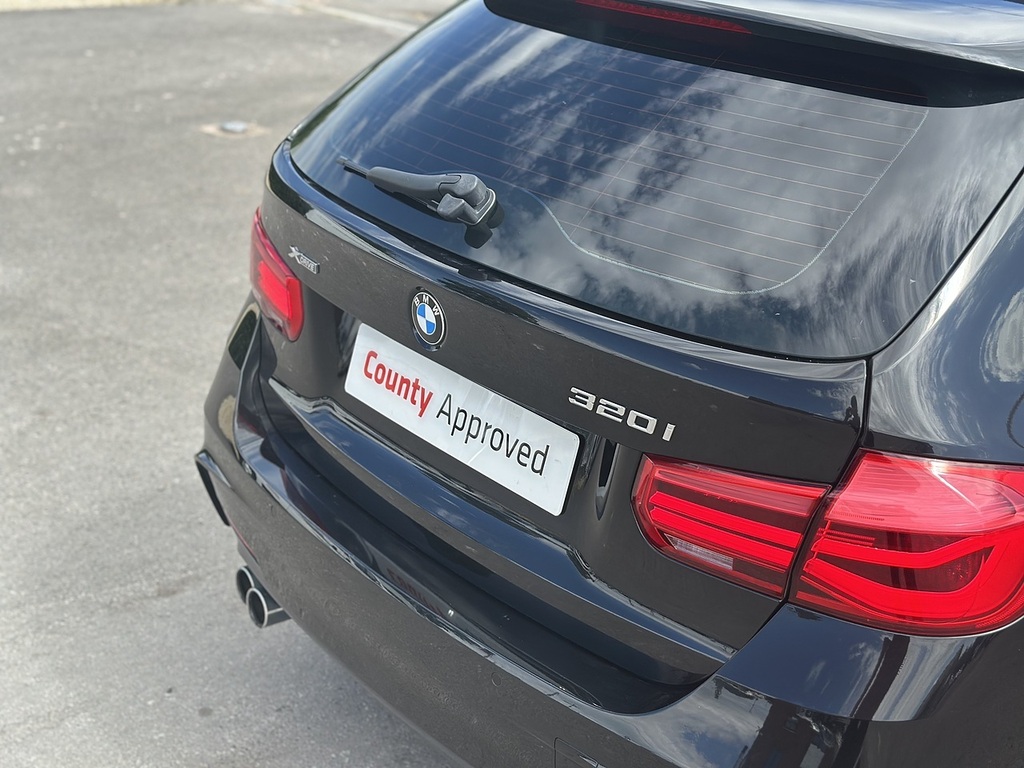 BMW 3 Series M Sport Touring White #9