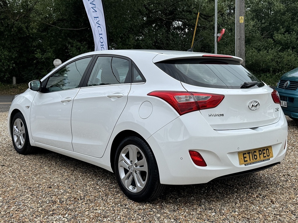 Hyundai I30 Crdi Blue Drive Se White #6