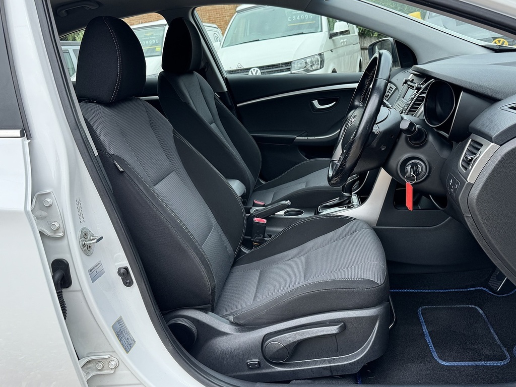 Hyundai I30 Crdi Blue Drive Se White #3