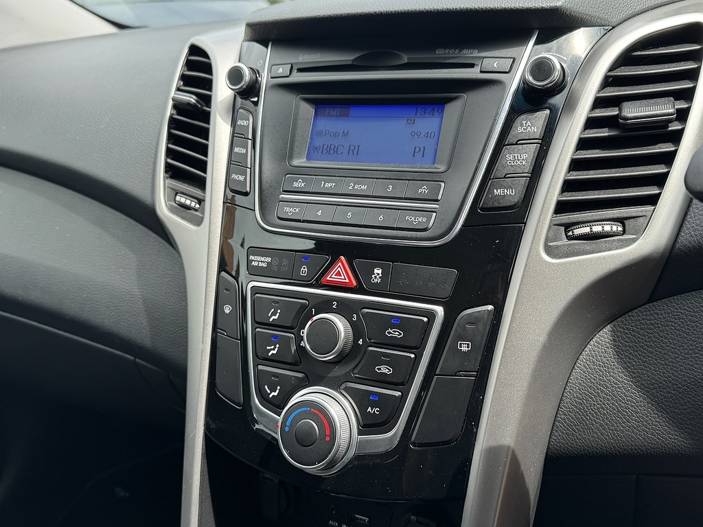 Hyundai I30 Crdi Blue Drive Se White #5