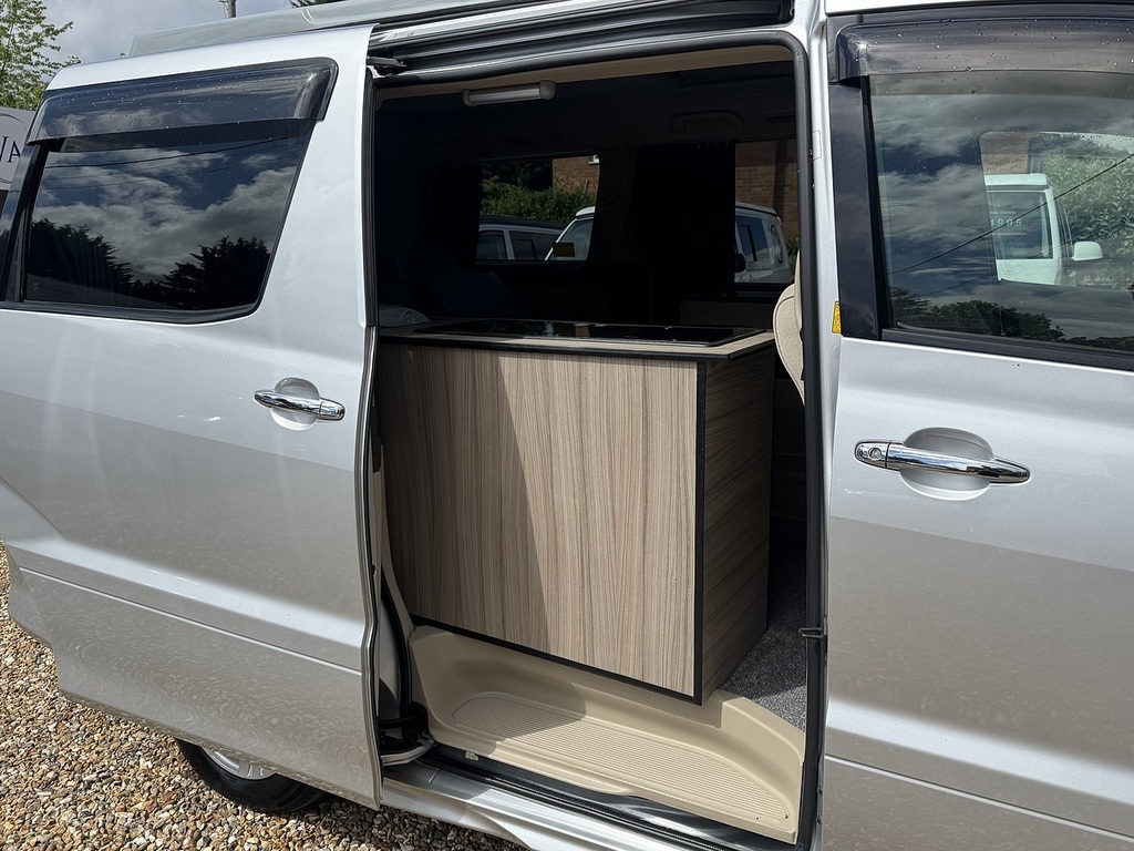 Toyota Alphard 2011 Alphardvellfire 2.4 7 White #33