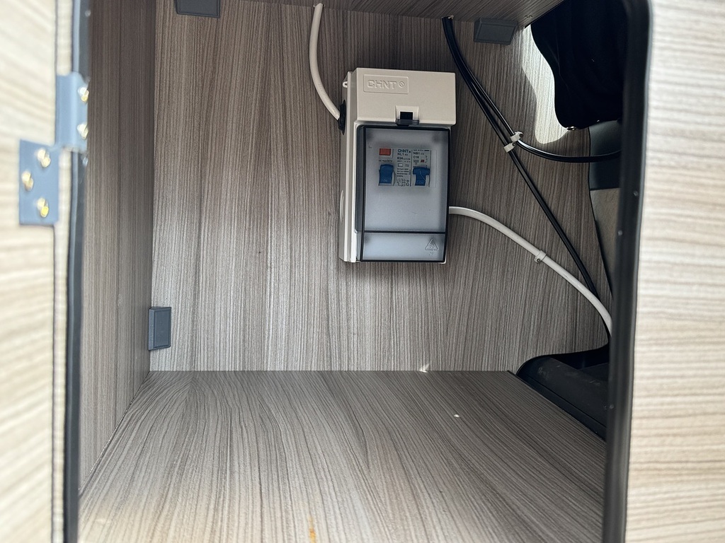 Toyota Alphard 2011 Alphardvellfire 2.4 7 White #44