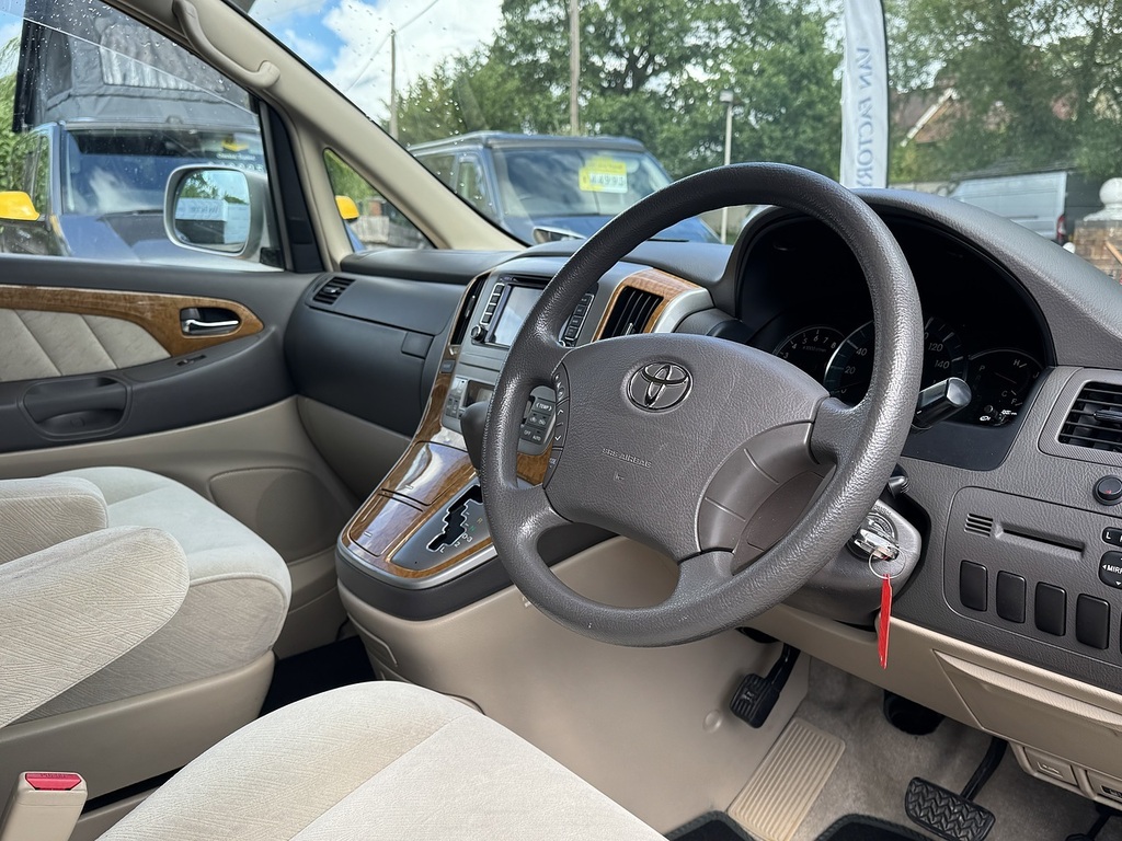 Toyota Alphard 2.4 Automatic Silver #2