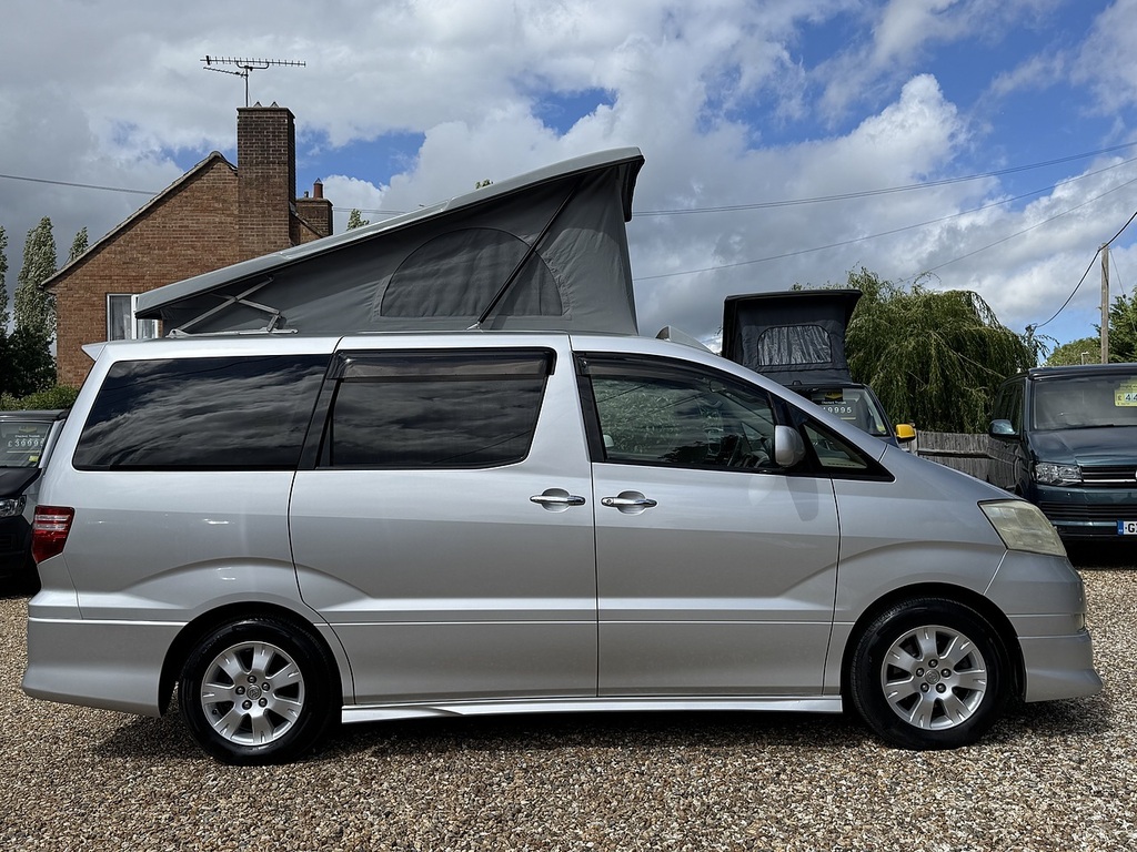 Toyota Alphard 2011 Alphardvellfire 2.4 7 White #21