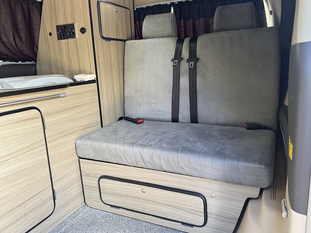 Toyota Alphard 2011 Alphardvellfire 2.4 7 White #10