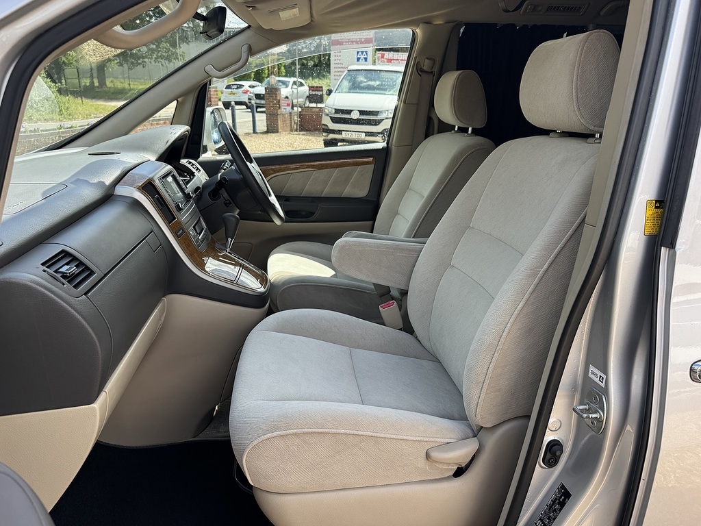 Toyota Alphard 2011 Alphardvellfire 2.4 7 White #47