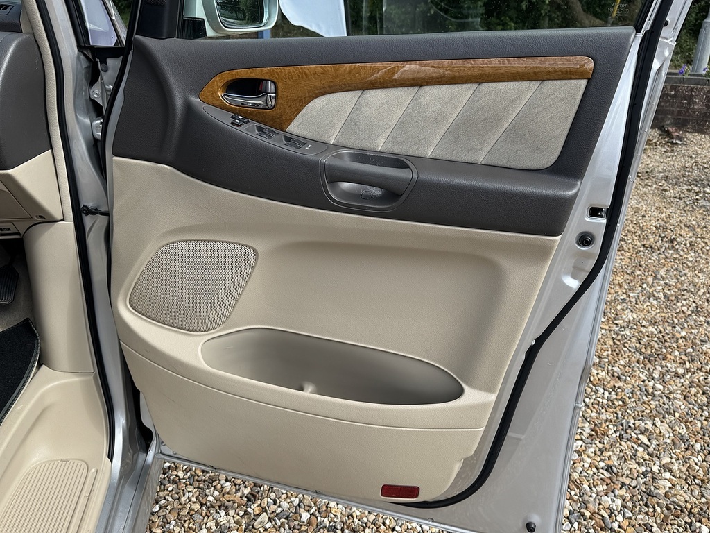 Toyota Alphard 2011 Alphardvellfire 2.4 7 White #32