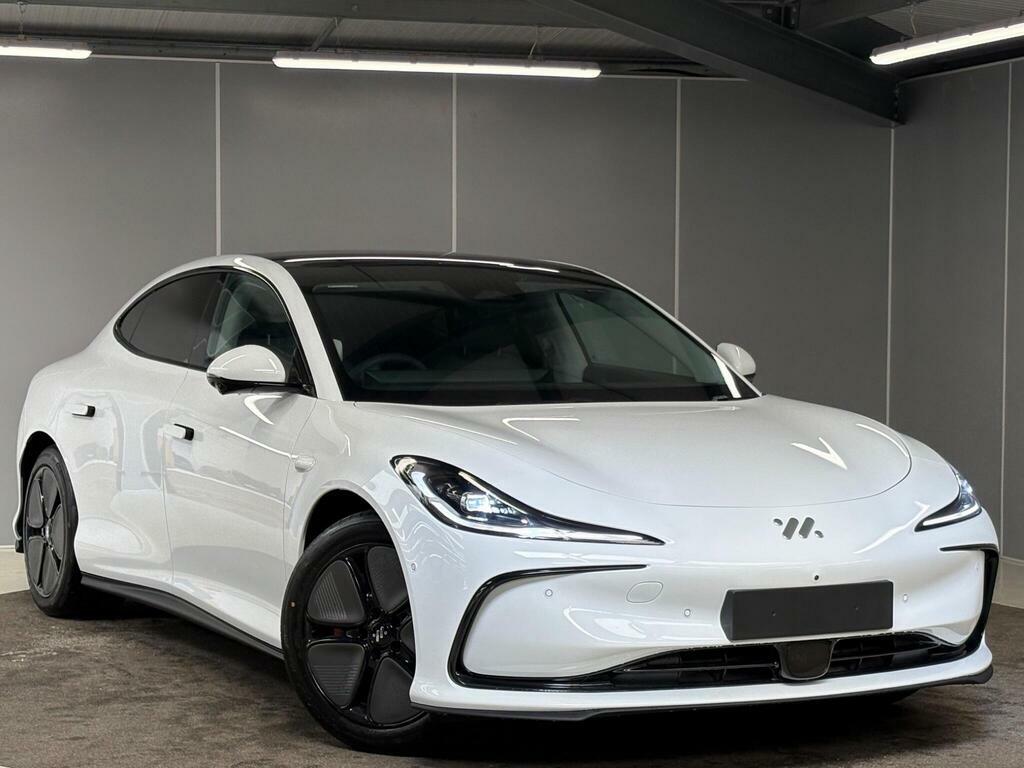 MG IM5 75Kwh Standard Range Saloon White