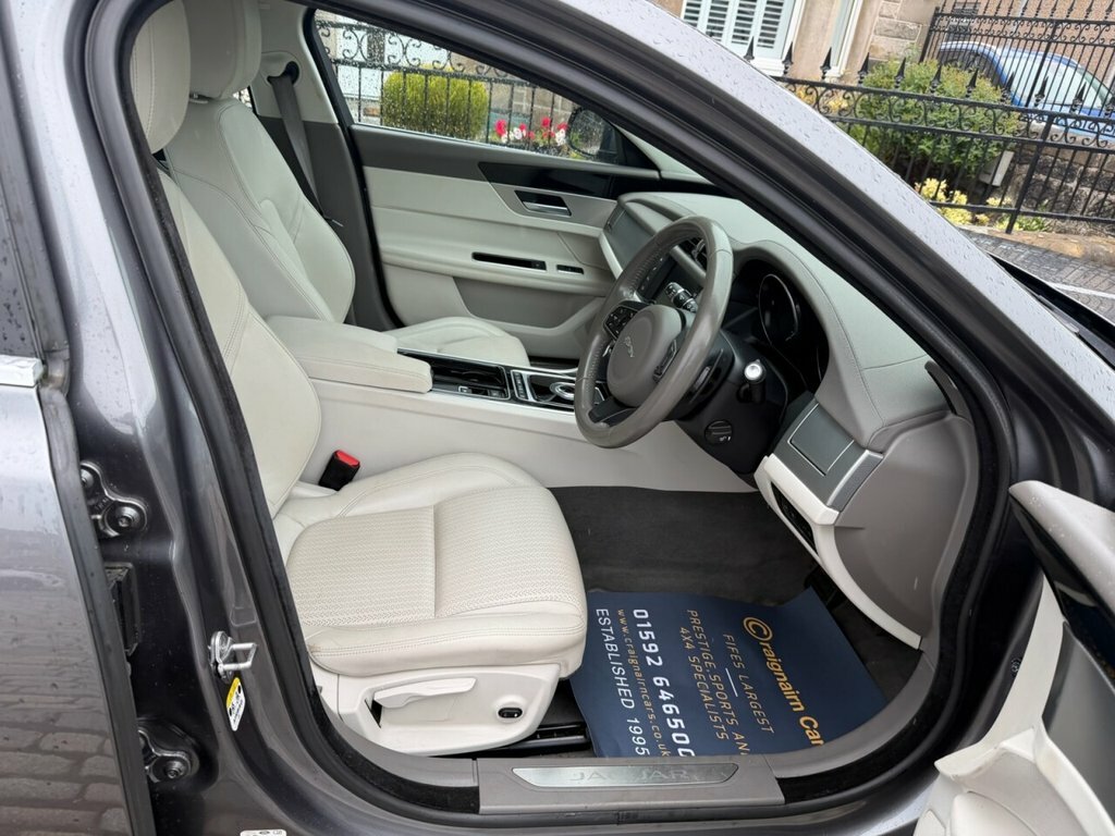 Jaguar XF Saloon Grey #2
