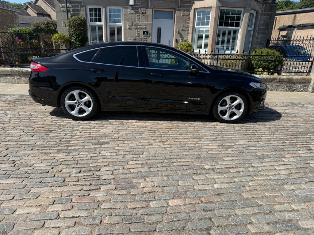 Ford Mondeo Saloon Black #6