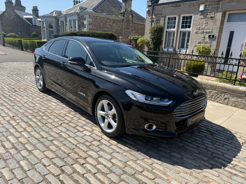 Ford Mondeo Saloon Black #4