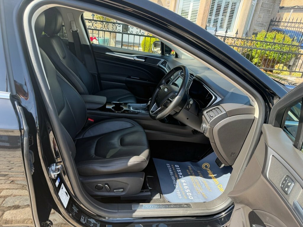 Ford Mondeo Saloon Black #2