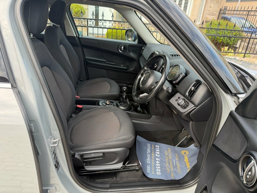 Mini Countryman Suv YD68TYW Grey #2
