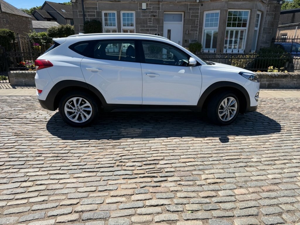 Hyundai Tucson Tucson Se Nav Blue Drive 2Wd Gdi White #4