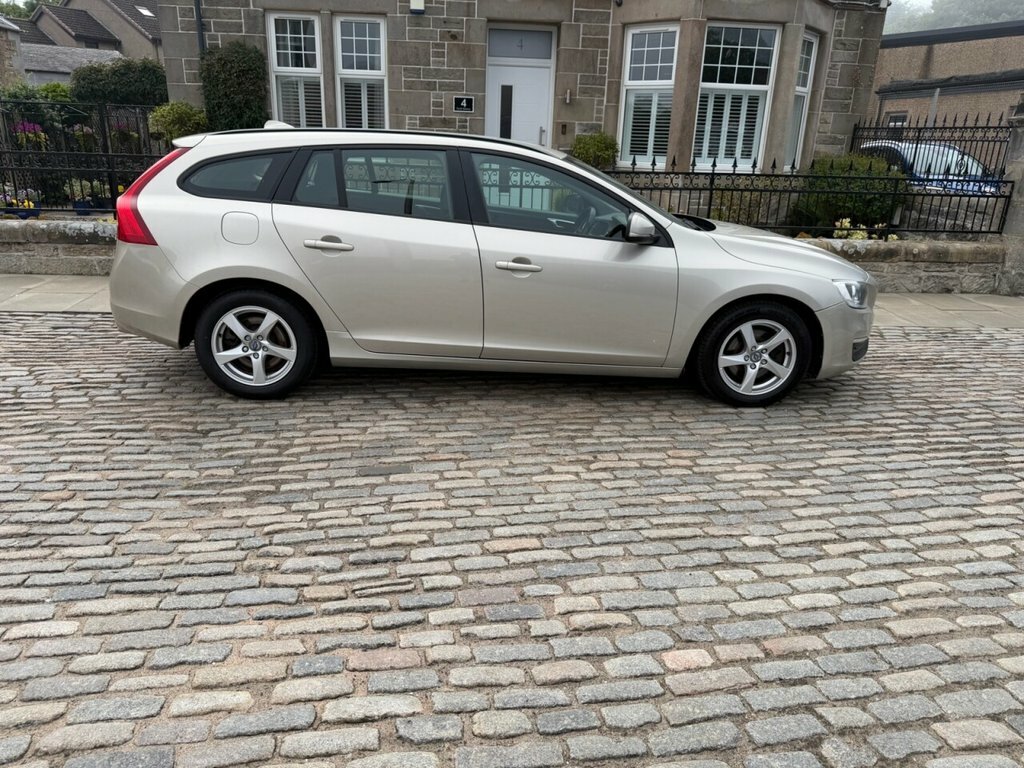Volvo V60 D4 Se Lux Nav White #8