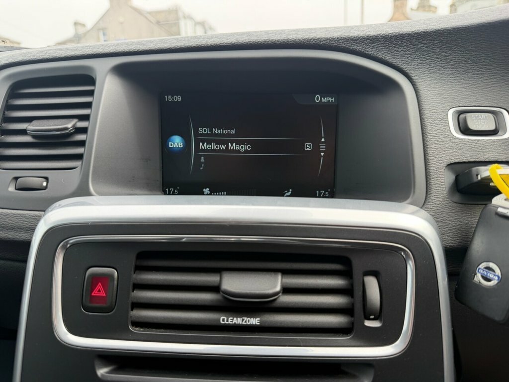 Volvo V60 D4 Se Lux Nav White #18