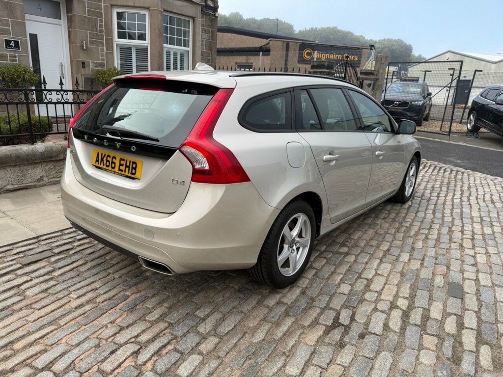 Volvo V60 D4 Se Lux Nav White #15