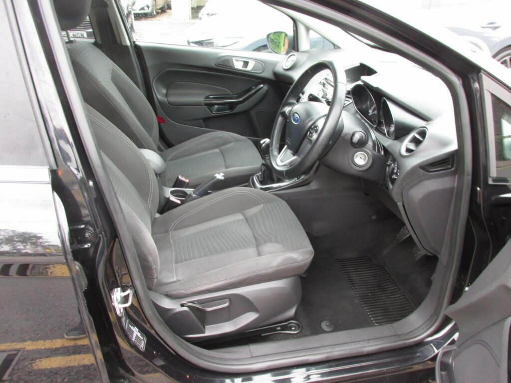 Ford Fiesta Titanium White #7