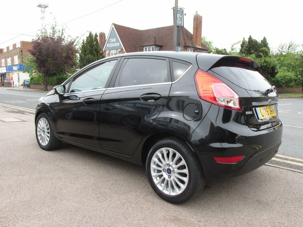 Ford Fiesta Titanium White #4