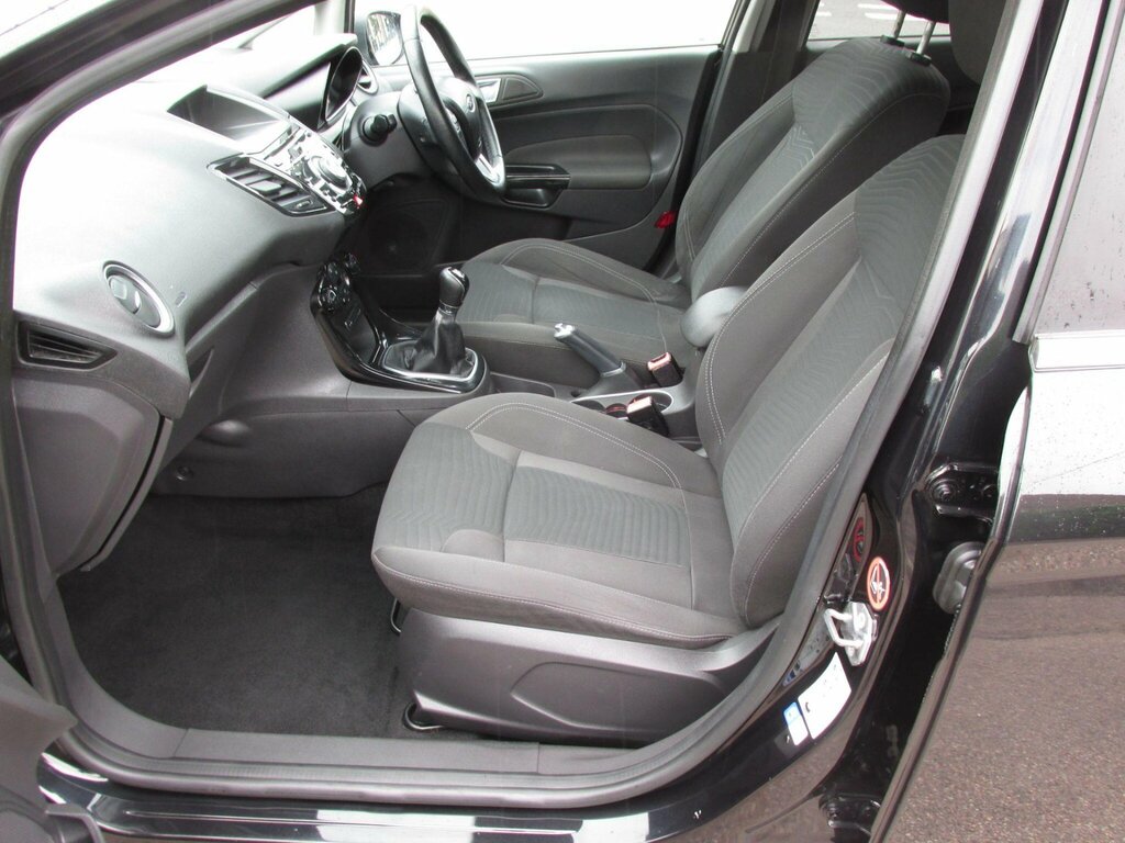 Ford Fiesta Titanium White #10