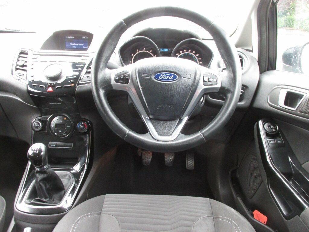Ford Fiesta Titanium White #8