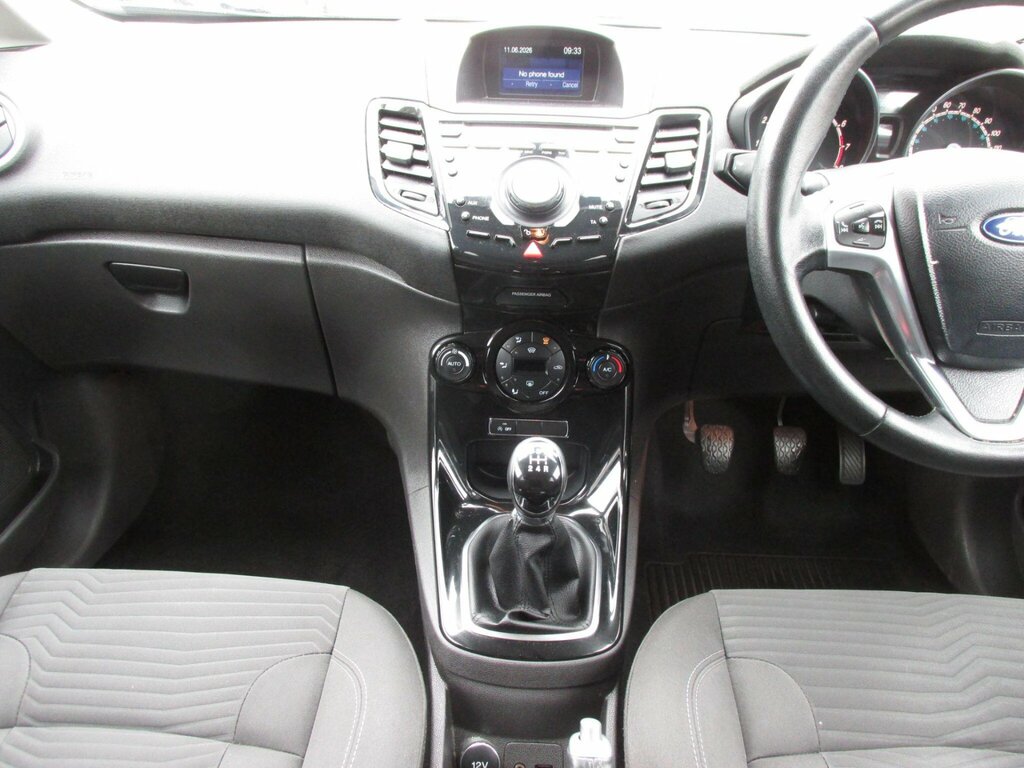 Ford Fiesta Titanium White #9