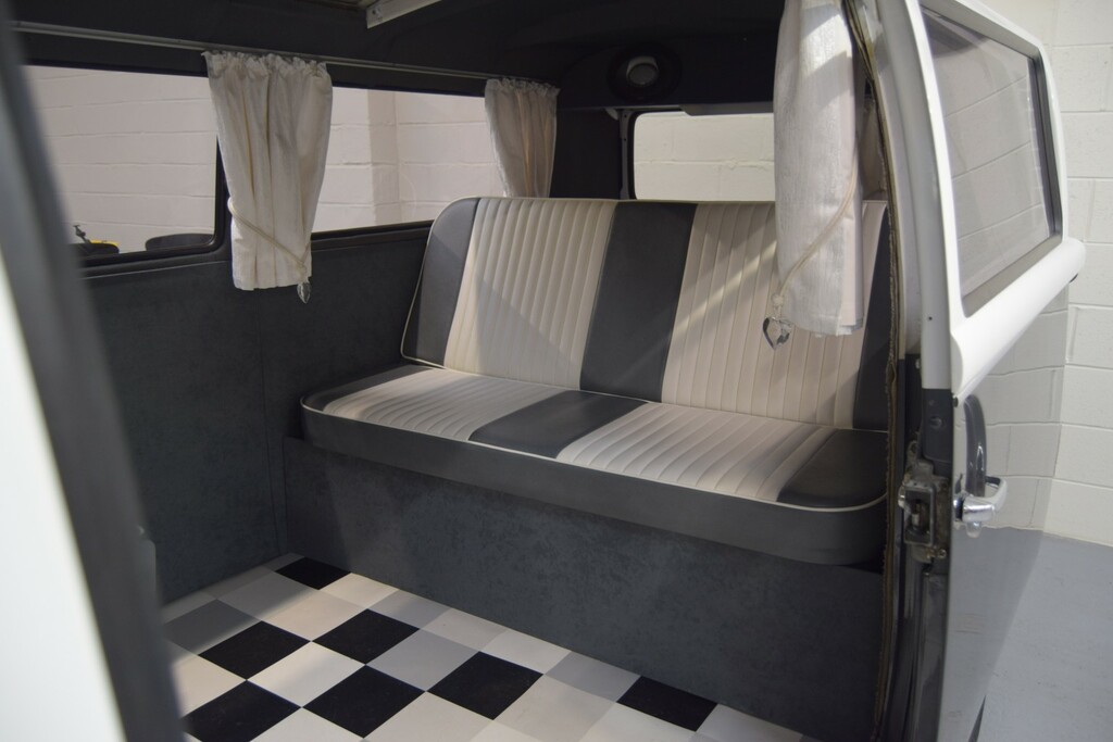 Volkswagen Campervan Campervan Silver #17
