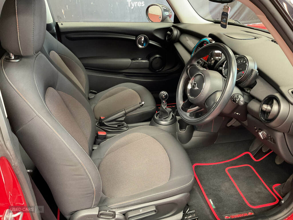 Mini Hatch 1.5 Cooper Red #6