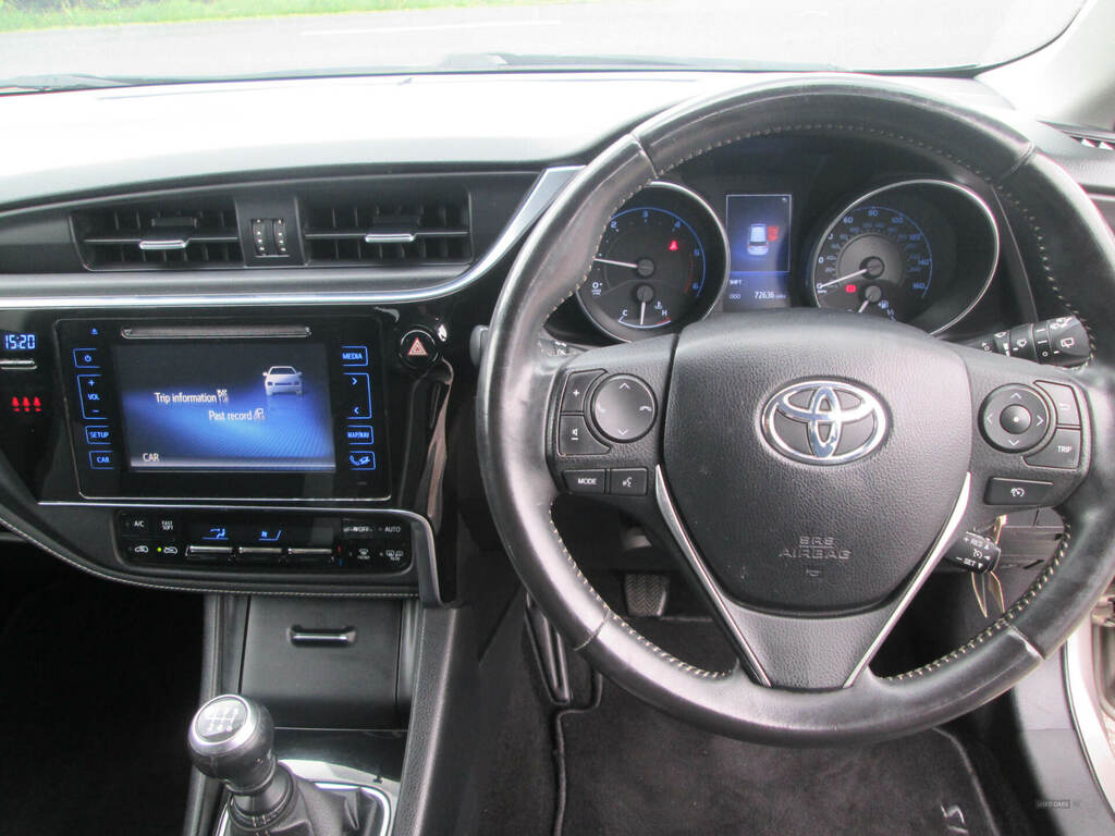 Toyota Auris 1.6 D-4d Design WL65FSX Brown #6