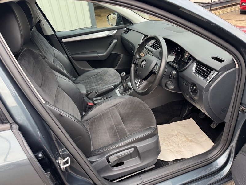 Skoda Octavia 2.0Tdi Scr 16V 150Bhp Grey #4