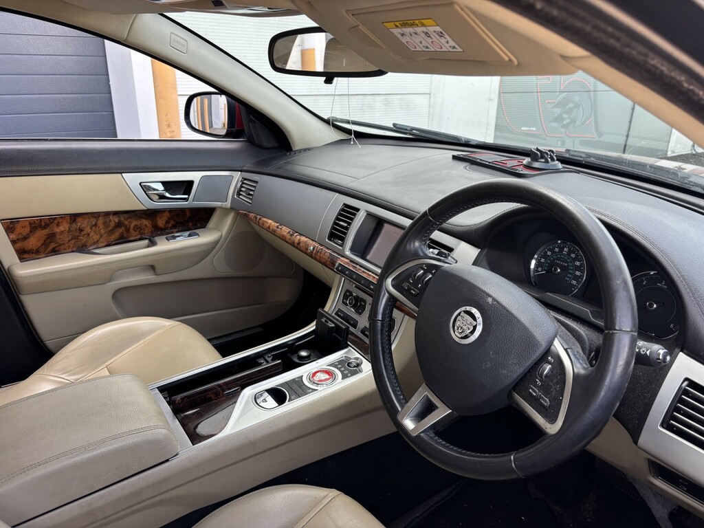Jaguar XF 2.2 D Luxury Red #5