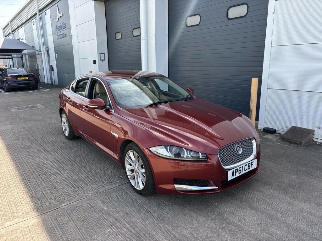 Jaguar XF 2.2 D Luxury Red