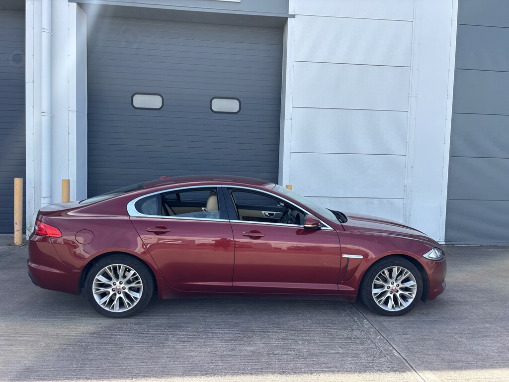 Jaguar XF 2.2 D Luxury Red #2
