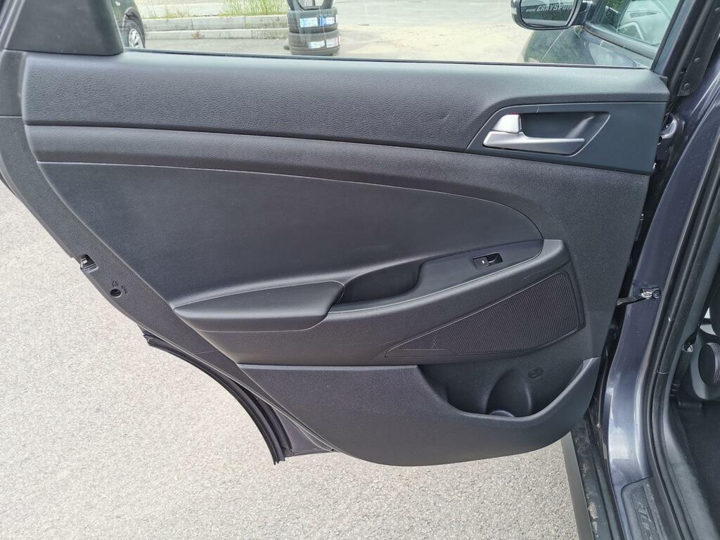 Hyundai Tucson Grey #21