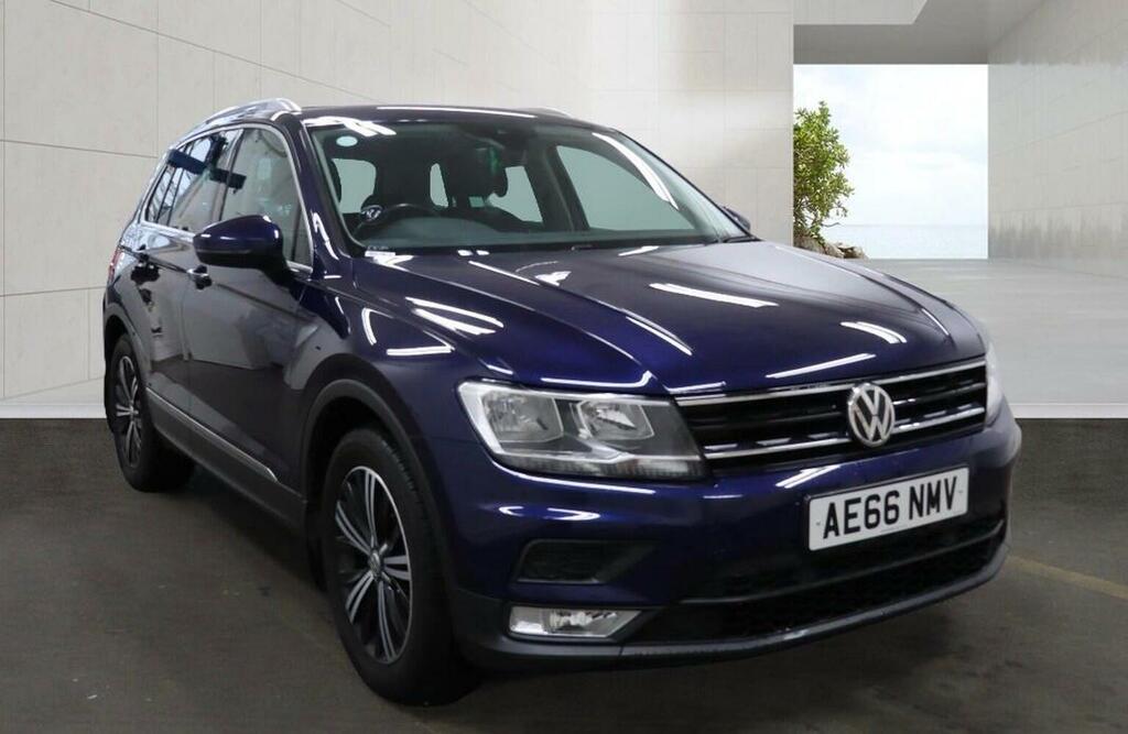 Volkswagen Tiguan Tdi Bluemotion Tech Se Navigation Black #1