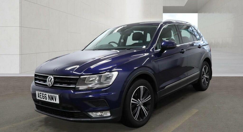 Volkswagen Tiguan Tdi Bluemotion Tech Se Navigation Black #2
