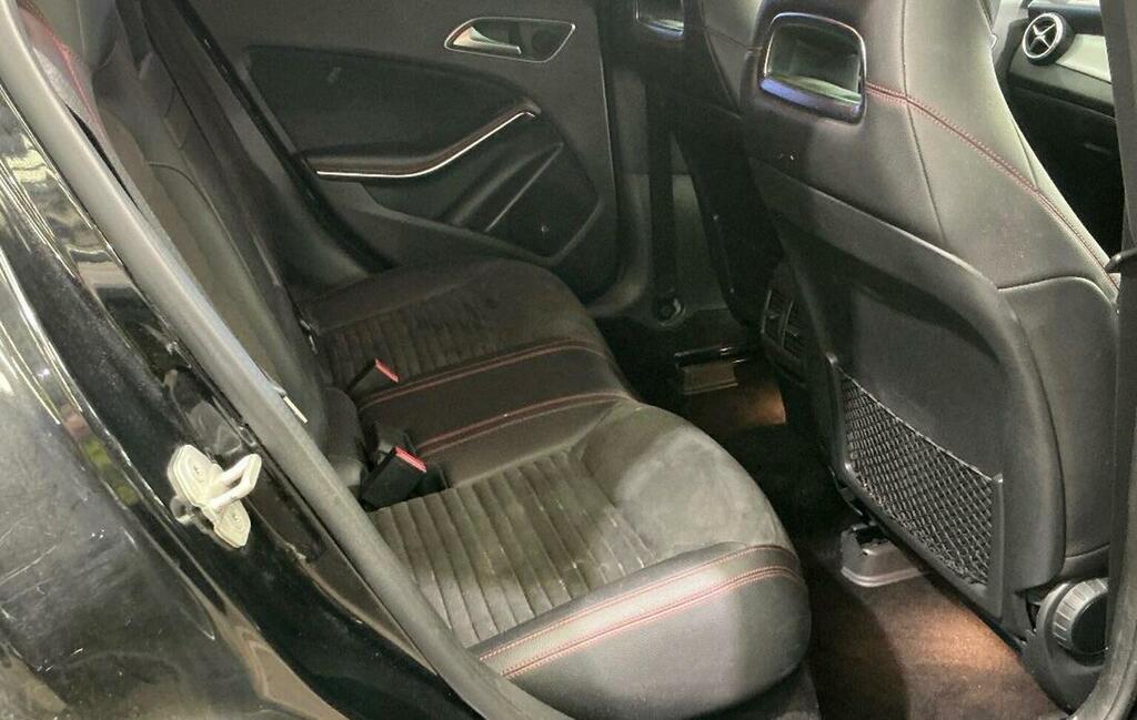 Mercedes-Benz GLA Class Gla 220 D 4Matic Amg Line Premium Black #8