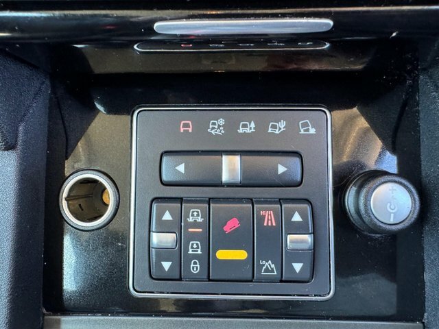 Land Rover Discovery 4 2013 3.0 Sd V6 Xs 4Wd Euro 5 Ss YE63WVP White #4