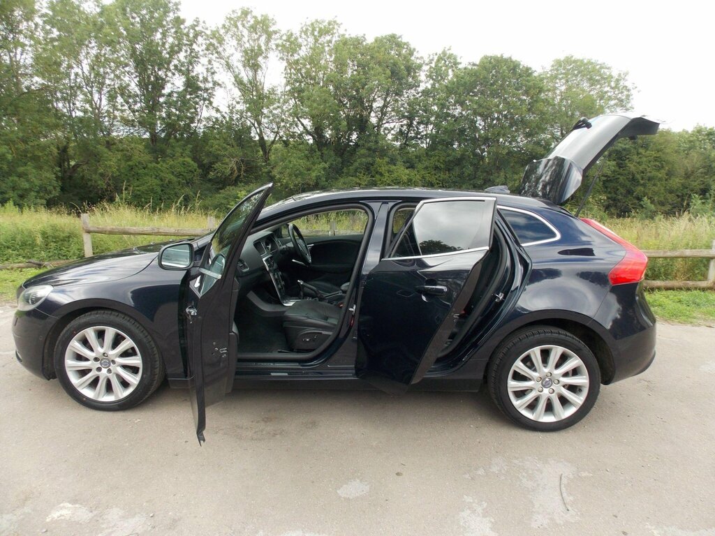 Volvo V40 2.0 D2 Se Lux Nav Euro 6 Ss VU65NKG Blue #2