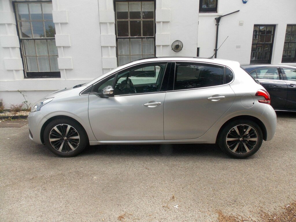 Peugeot 208 1.2 Puretech Allure Premium Euro 6 Ss KN18EOZ Silver #2