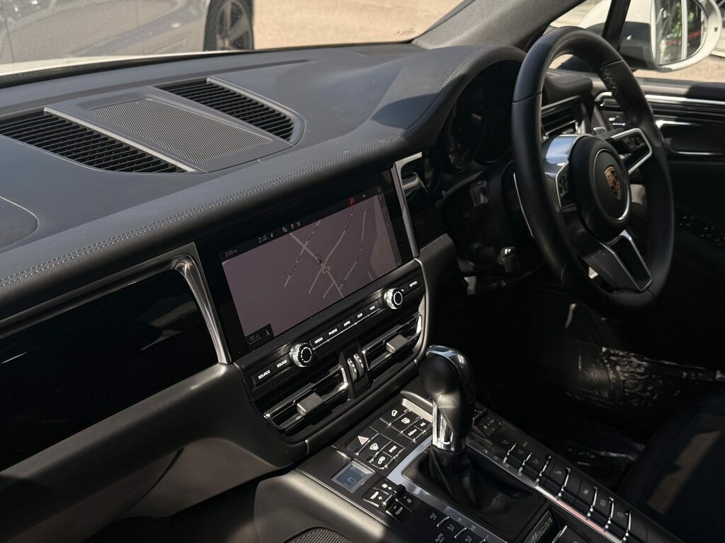 Porsche Macan Gts #2