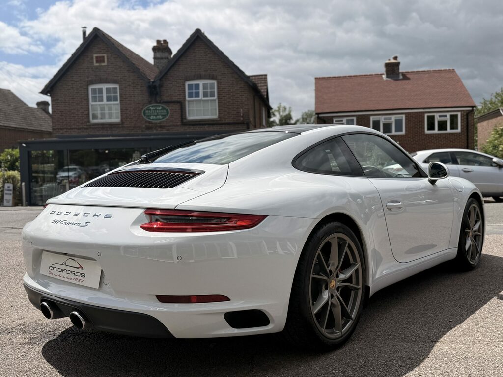 Porsche 911 911 Carrera 4S S-a Black #32