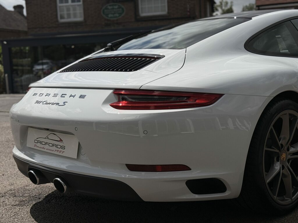 Porsche 911 911 Carrera 4S S-a Black #33