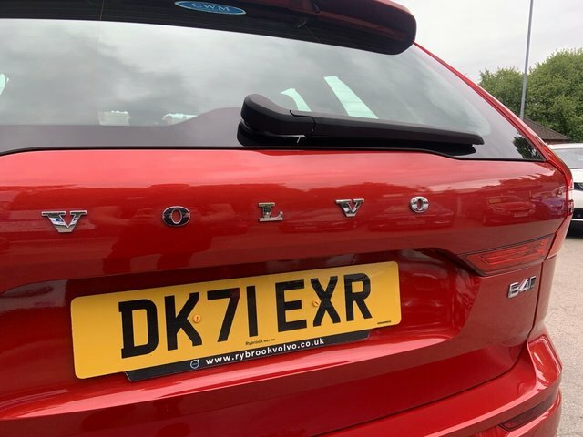 Volvo XC60 2.0 B4 Mhev Momentum Suv Hybrid Aw DK71EXR Red #5