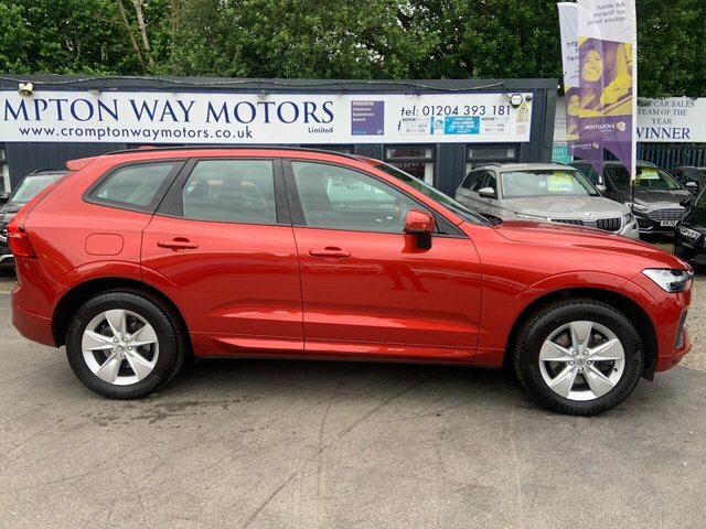 Volvo XC60 2.0 B4 Mhev Momentum Suv Hybrid Aw DK71EXR Red #3