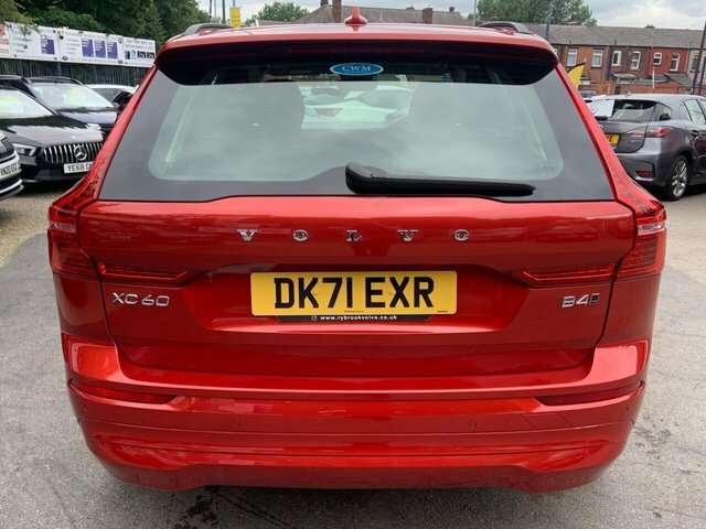 Volvo XC60 2.0 B4 Mhev Momentum Suv Hybrid Aw DK71EXR Red #6