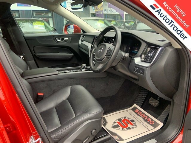 Volvo XC60 2.0 B4 Mhev Momentum Suv Hybrid Aw DK71EXR Red #2