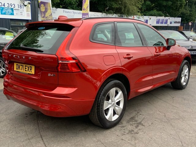 Volvo XC60 2.0 B4 Mhev Momentum Suv Hybrid Aw DK71EXR Red #4
