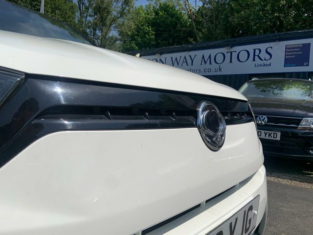 SsangYong Tivoli 1.6 E-xgi Elx Suv Euro 6 128 Ps White #3